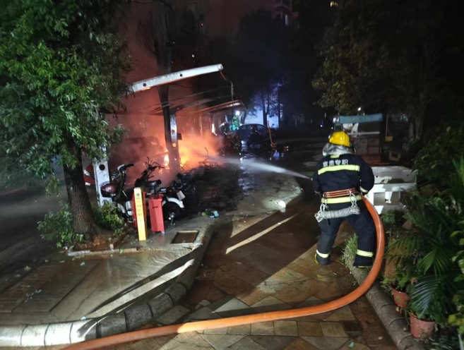 Why_is_it_difficult_to_extinguish_lithium_battery_fires_using_conventional_methods_03.png